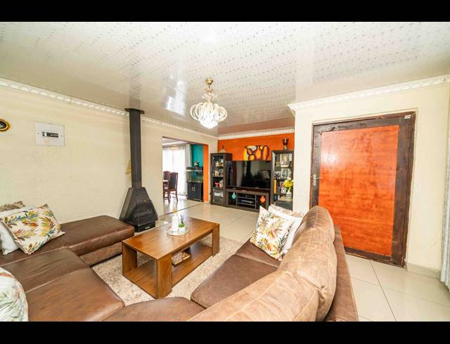 3 BEDROOM FREESTANDING FOR SALE IN LEACHVILLE